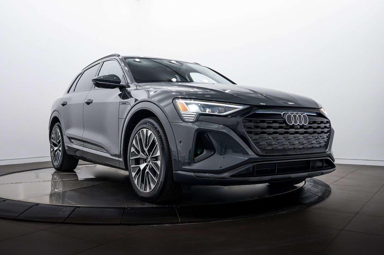 2024 AUDI Q8