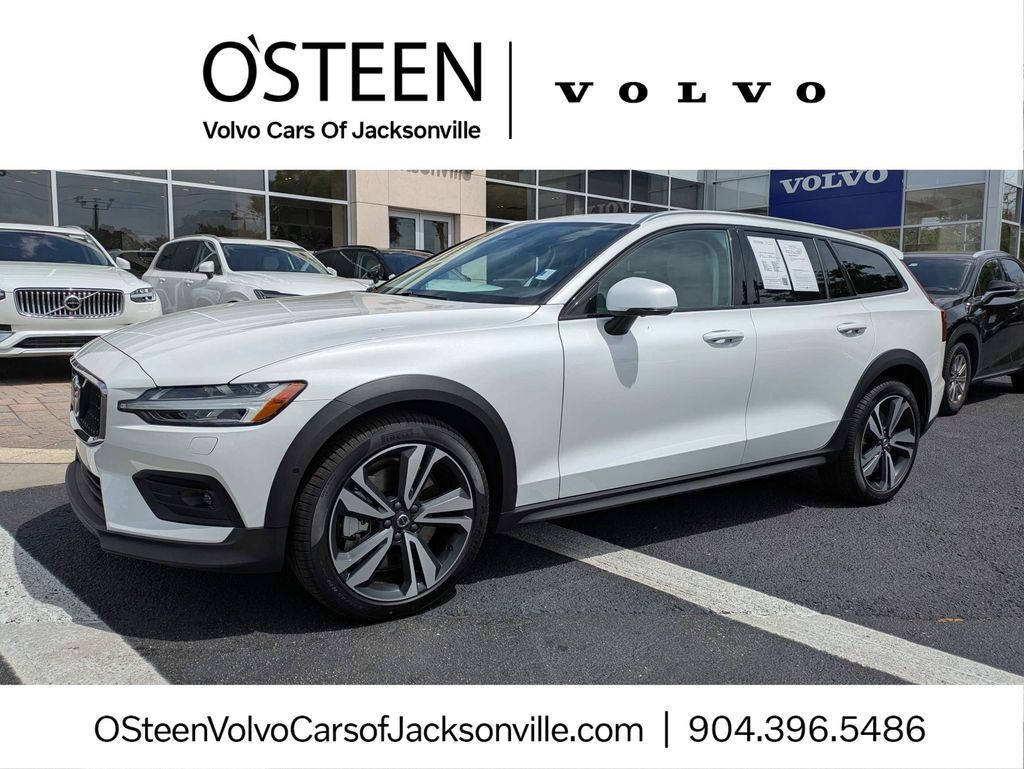 2026 VOLVO V60CC