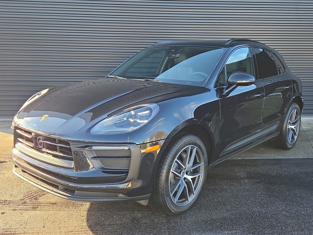 2026 PORSCHE Macan