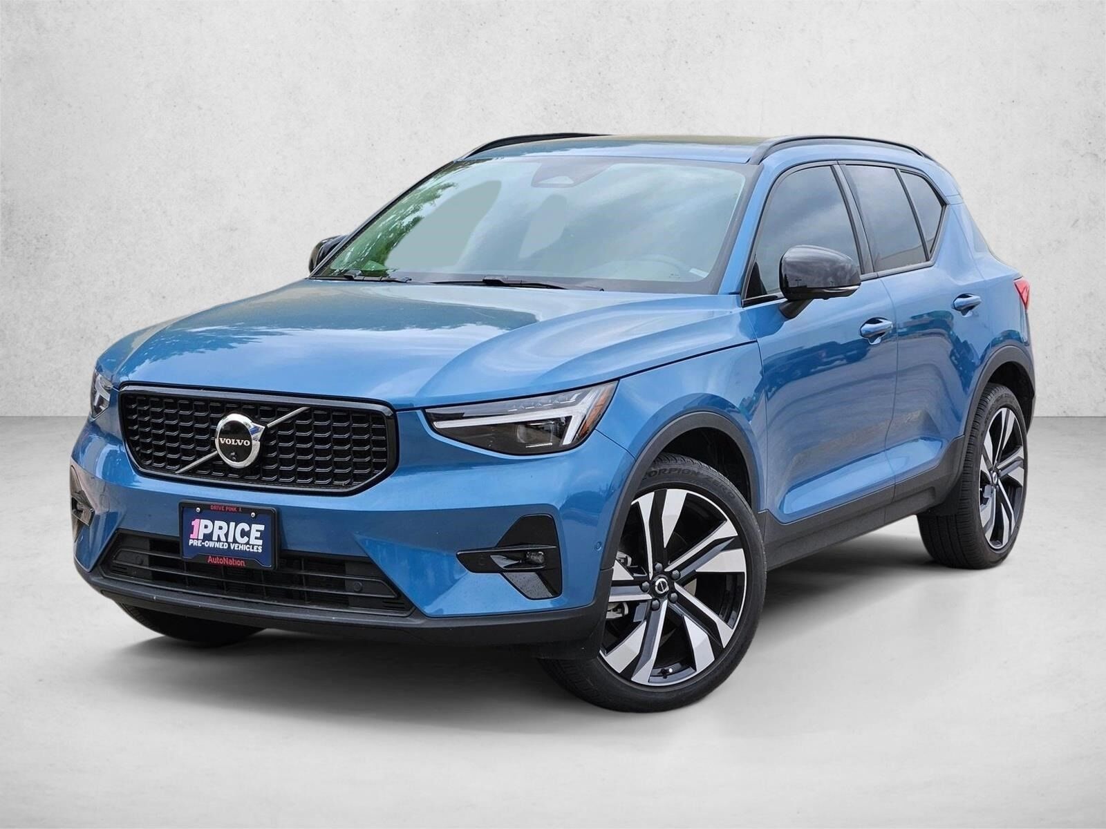 2024 VOLVO XC40