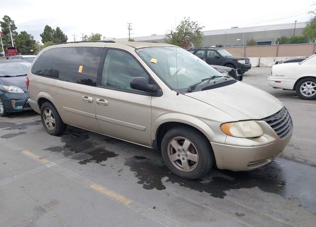 2005 CHRYSLER Town and Country