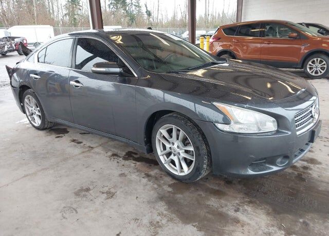 2010 NISSAN Maxima