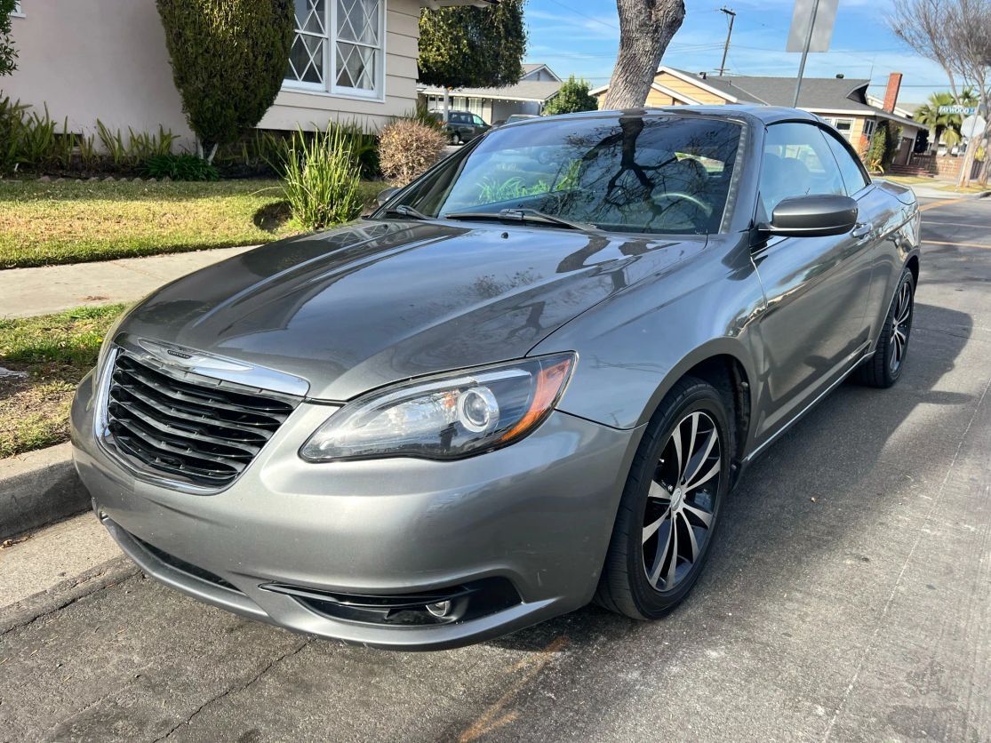 2013 CHRYSLER 200