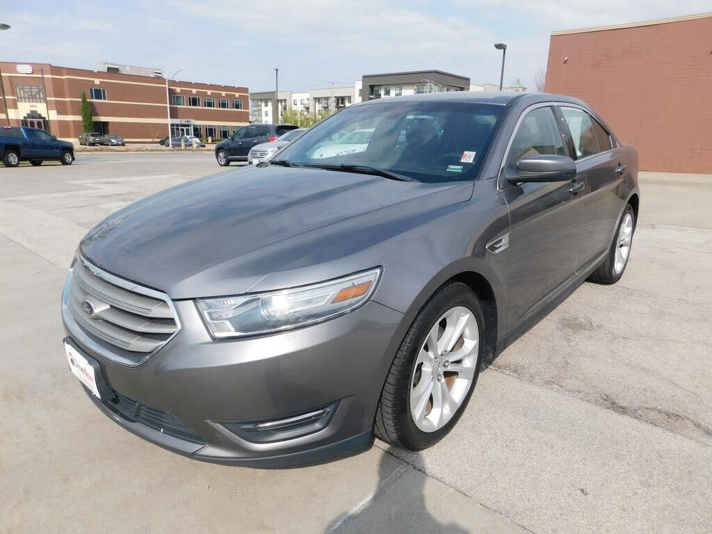 2013 FORD Taurus