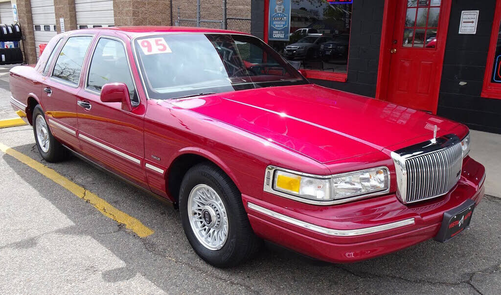 1995 LINCOLN Town Car