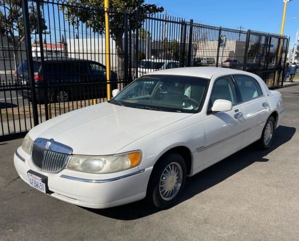 1999 LINCOLN Town Car