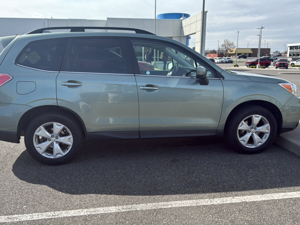 2016 SUBARU Forester