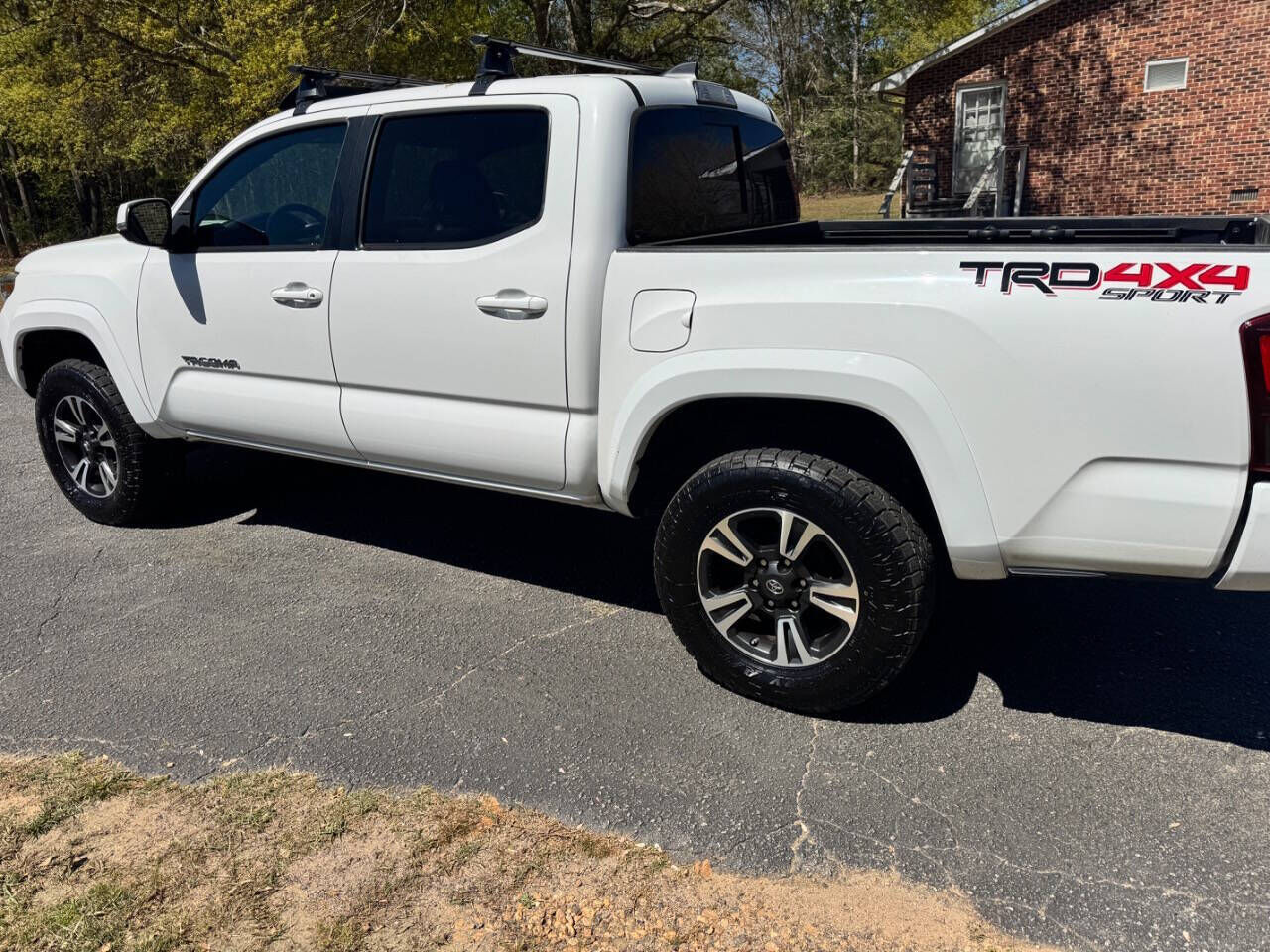 2019 TOYOTA Tacoma