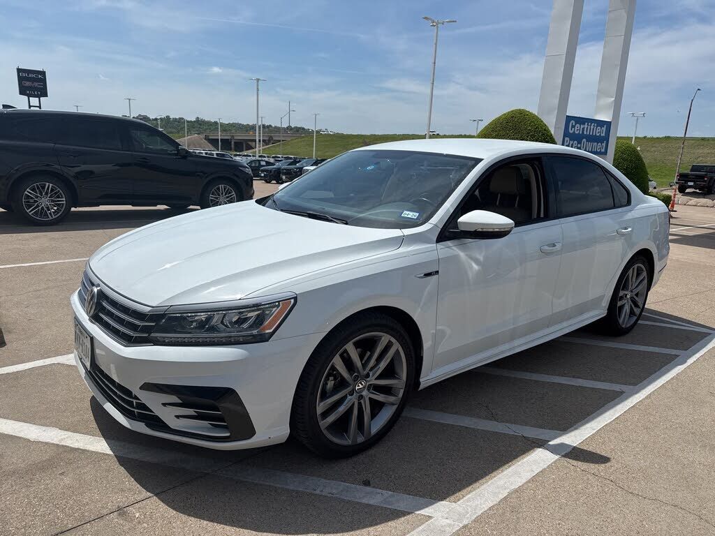 2018 VOLKSWAGEN Passat