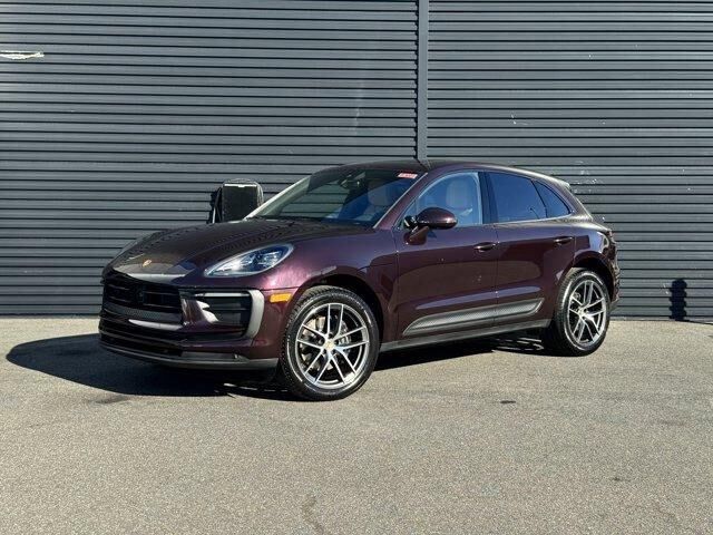 2025 PORSCHE Macan