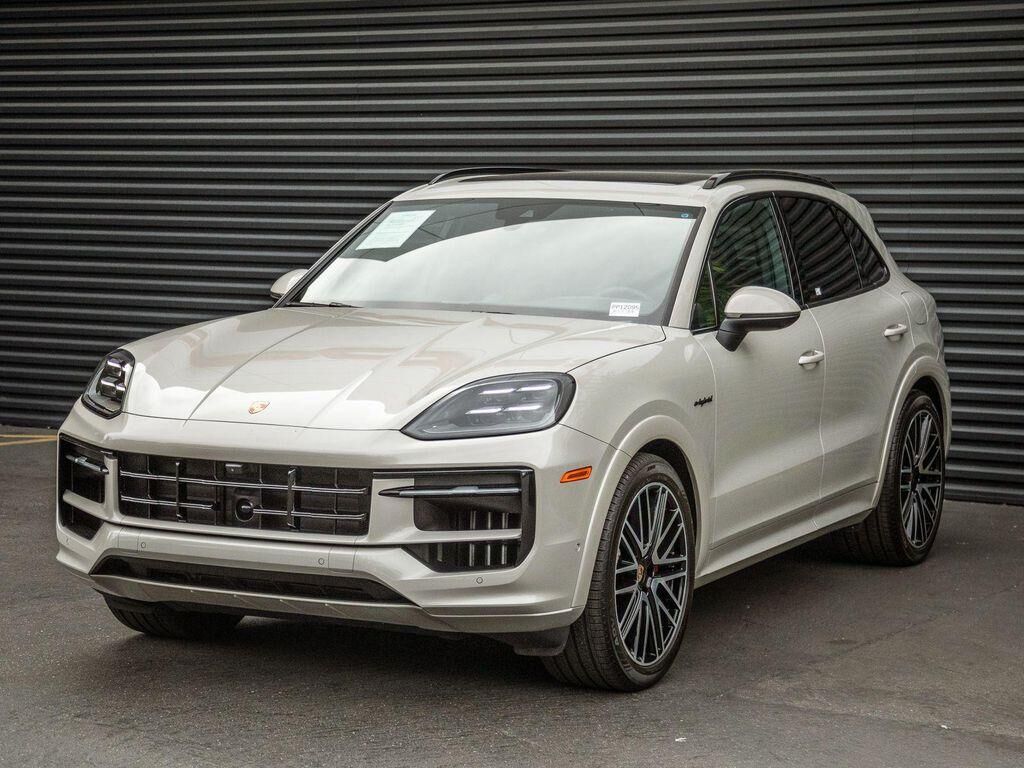 2026 PORSCHE Cayenne