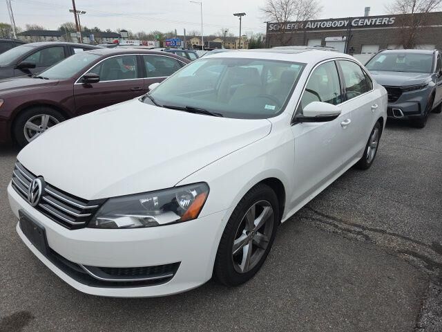 2012 VOLKSWAGEN Passat