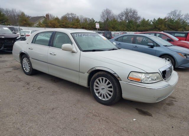 2005 LINCOLN Town Car