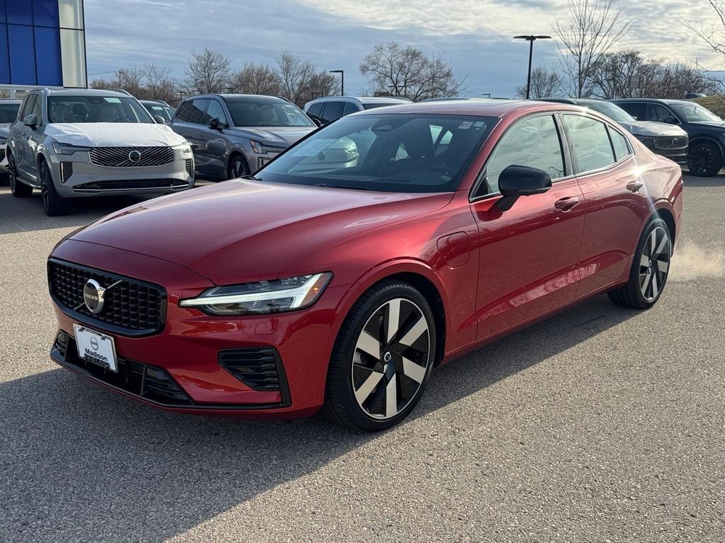 2023 VOLVO S60