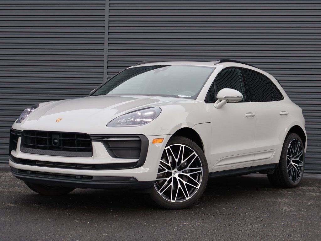 2026 PORSCHE Macan