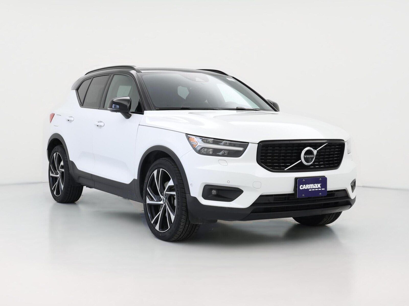 2022 VOLVO XC40