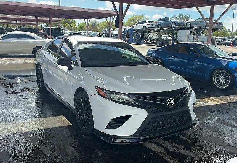 2018 TOYOTA Camry