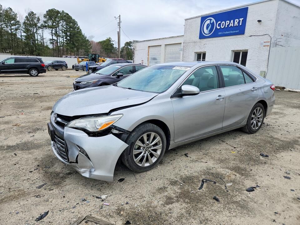 2015 TOYOTA Camry