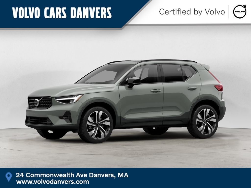 2023 VOLVO XC40
