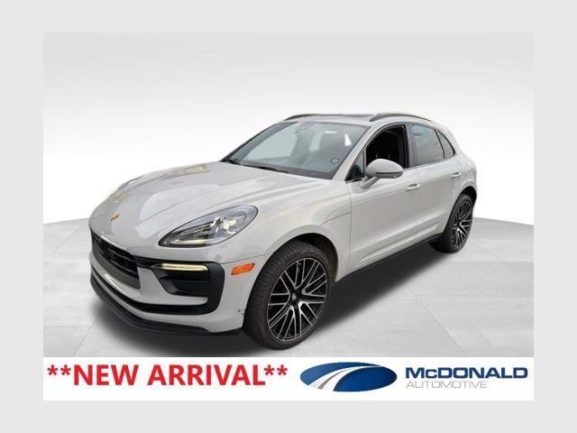 2024 PORSCHE Macan