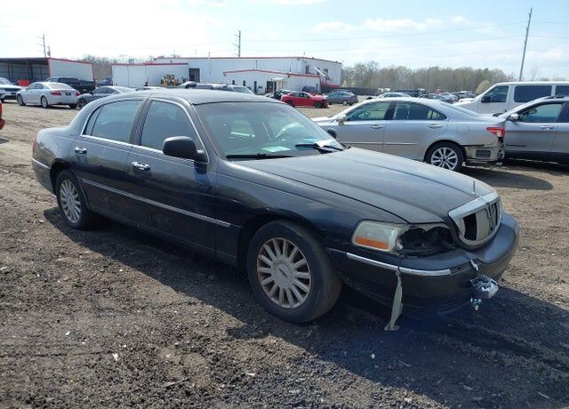 2005 LINCOLN Town Car