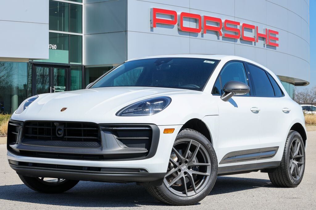 2026 PORSCHE Macan
