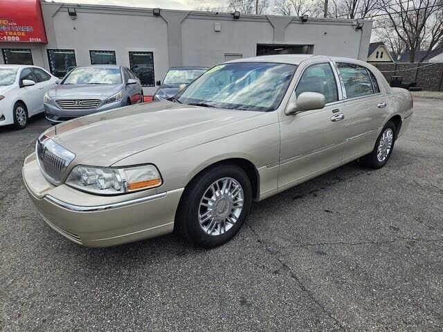 2008 LINCOLN Town Car