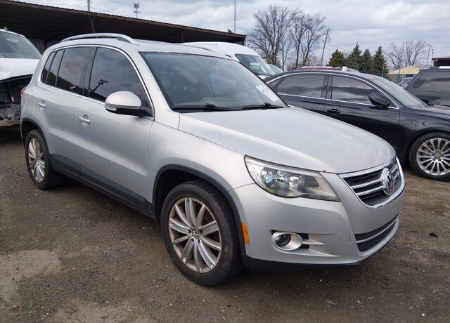 2011 VOLKSWAGEN Tiguan