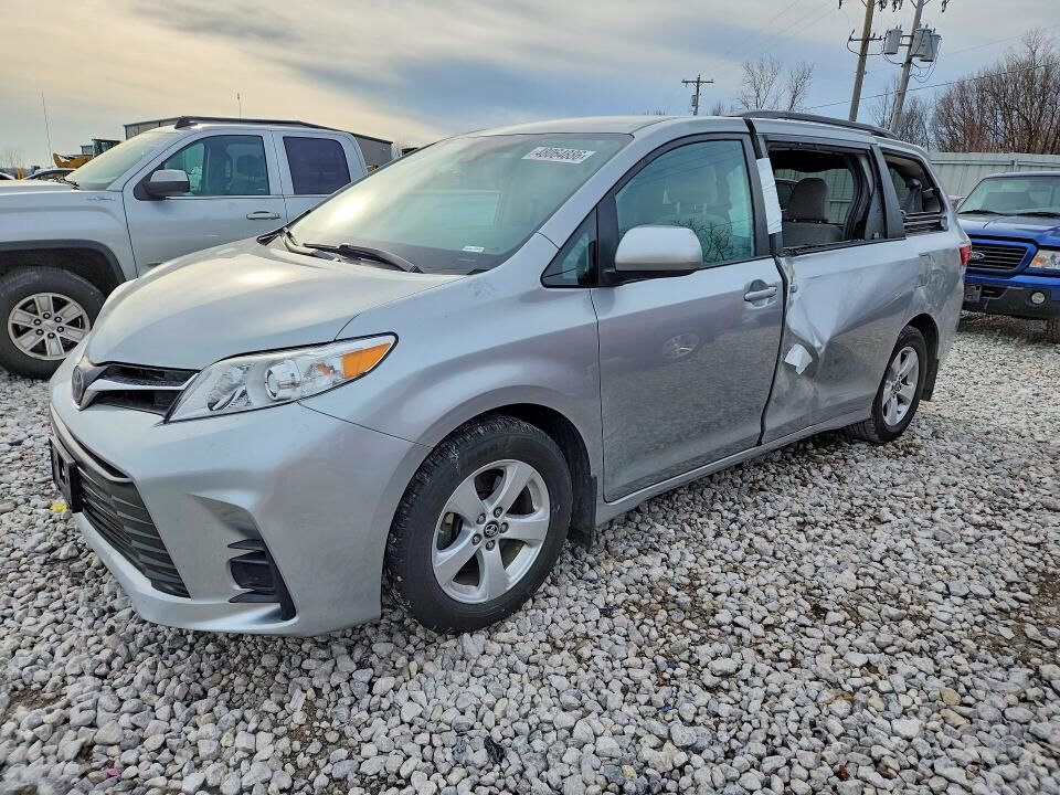 2019 TOYOTA Sienna