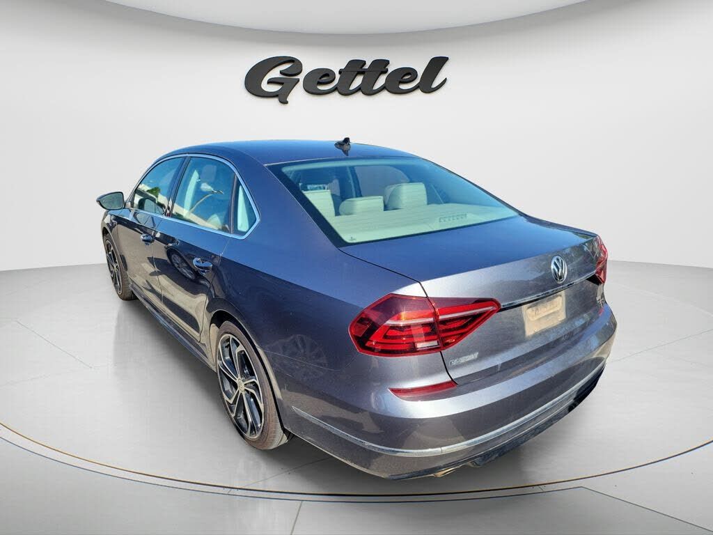 2017 VOLKSWAGEN Passat