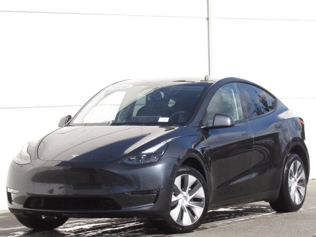 2024 TESLA Model Y