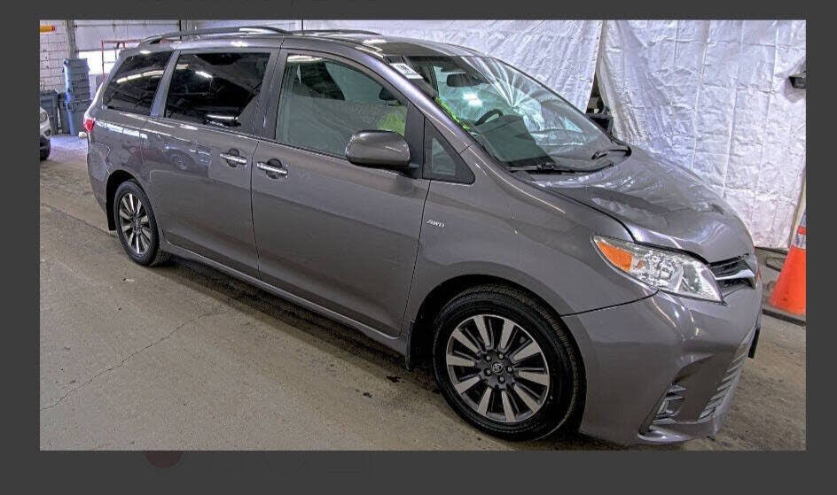 2018 TOYOTA Sienna