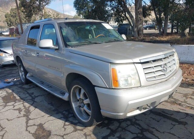 2004 CADILLAC Escalade