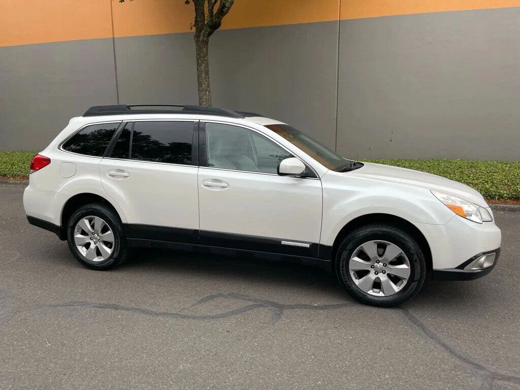 2013 SUBARU Outback