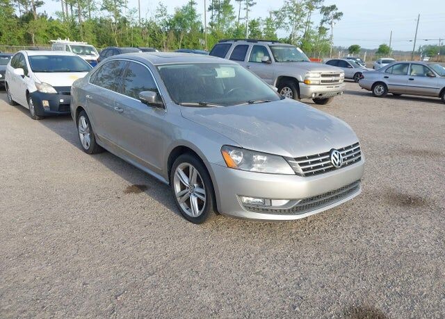2013 VOLKSWAGEN Passat