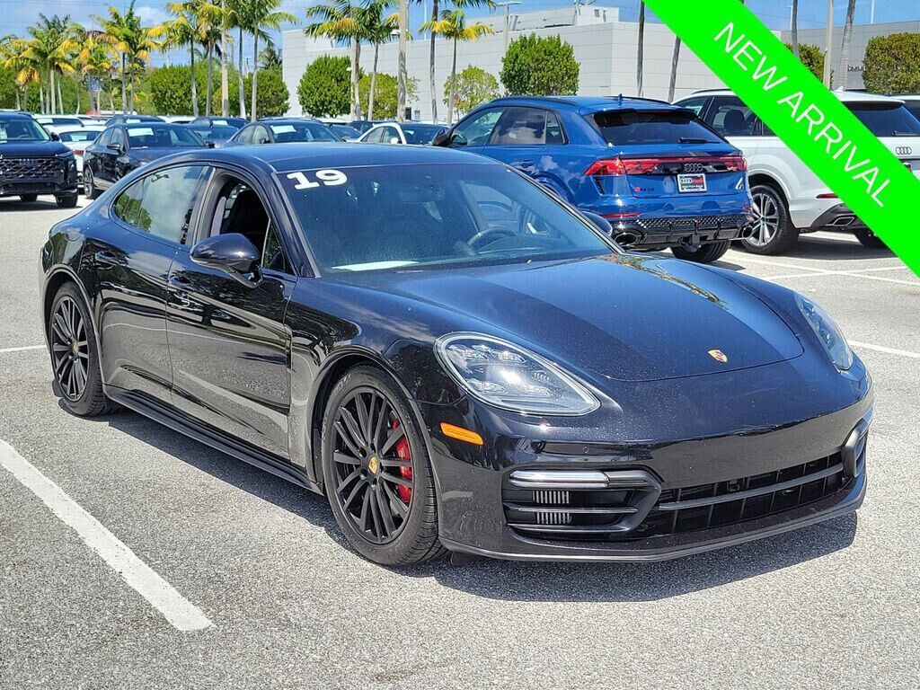 2019 PORSCHE Panamera