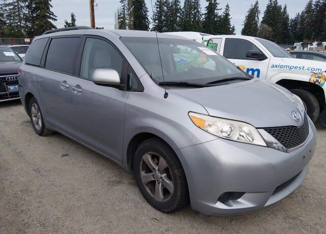 2012 TOYOTA Sienna