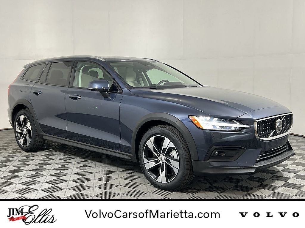 2026 VOLVO V60CC