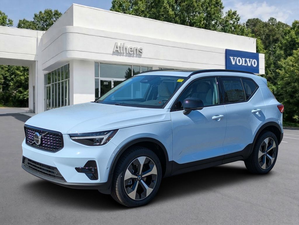 2026 VOLVO XC40