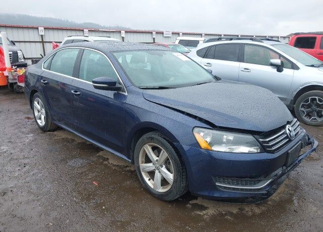 2012 VOLKSWAGEN Passat