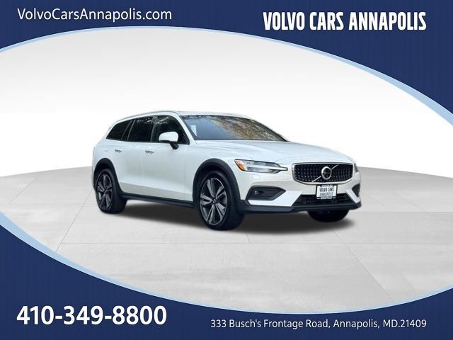 2023 VOLVO V60CC