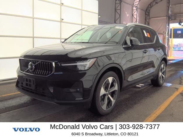 2025 VOLVO XC40