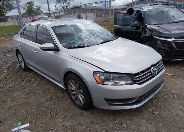 2012 VOLKSWAGEN Passat
