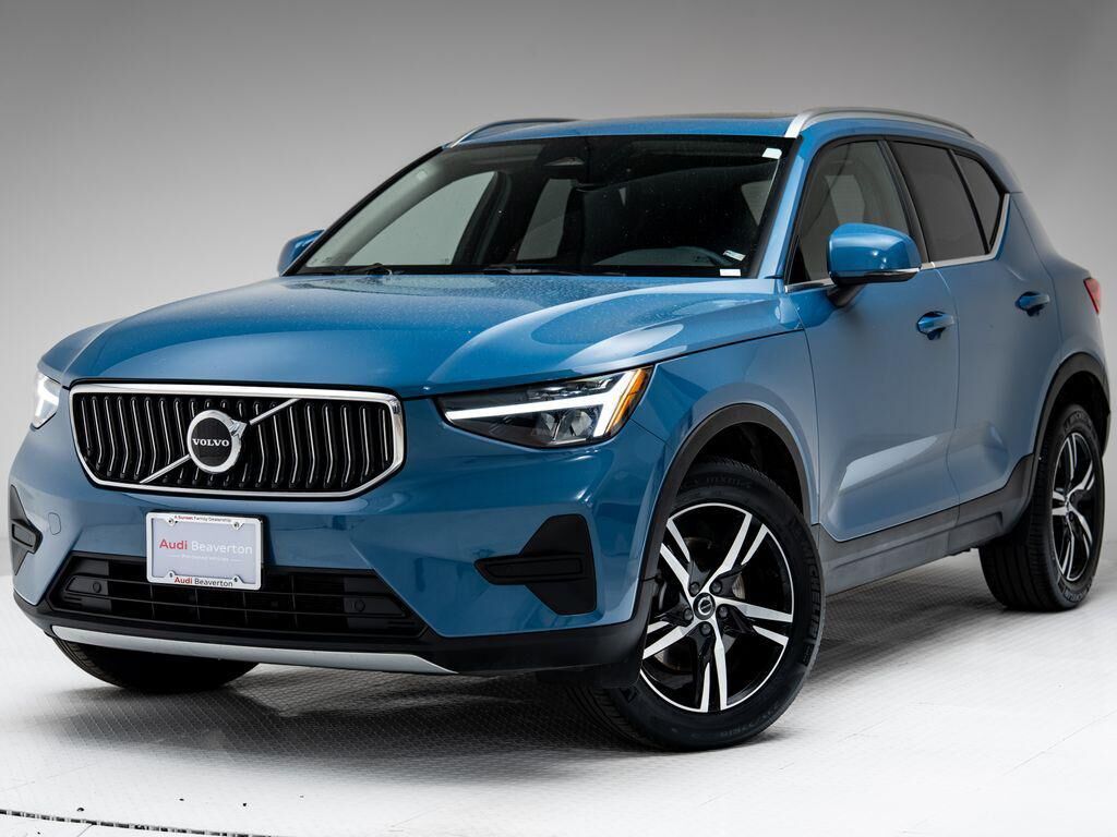 2024 VOLVO XC40
