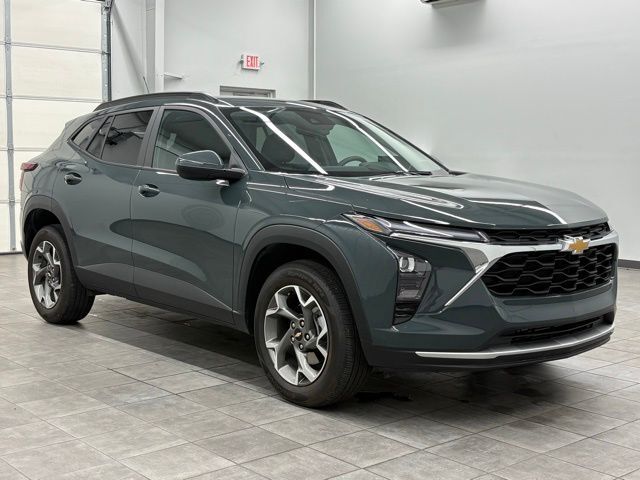 2025 CHEVROLET Trax