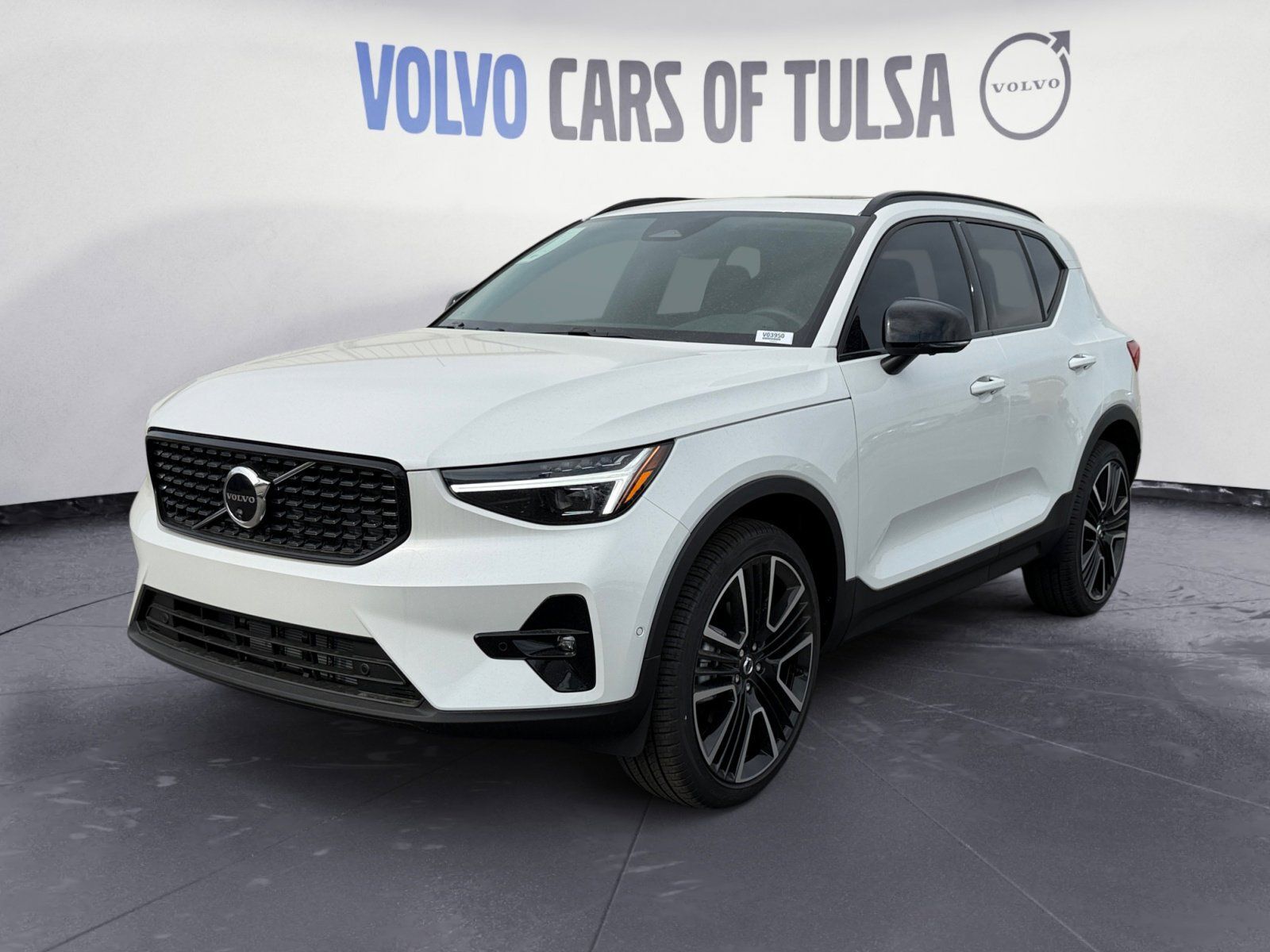 2026 VOLVO XC40