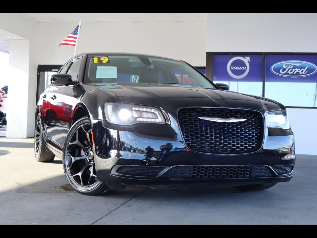 2019 CHRYSLER 300