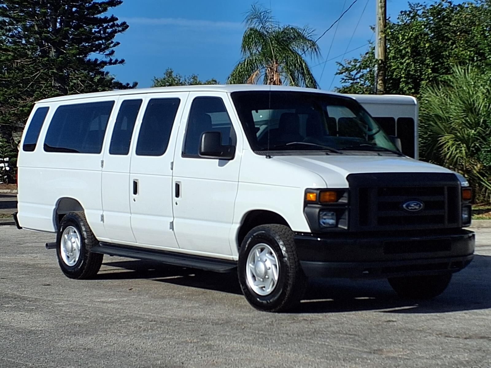 2011 FORD E-350