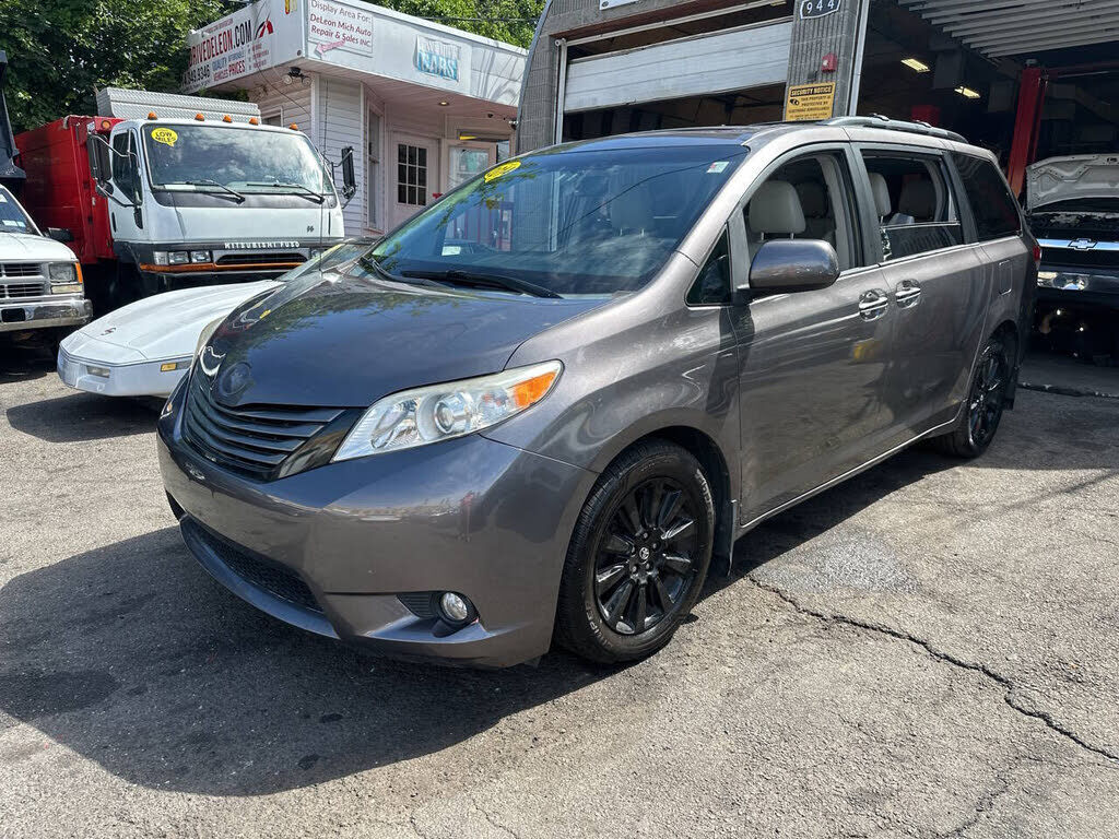 2014 TOYOTA Sienna