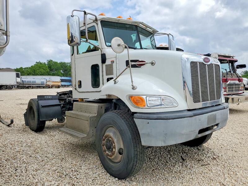 2017 PETERBILT 348